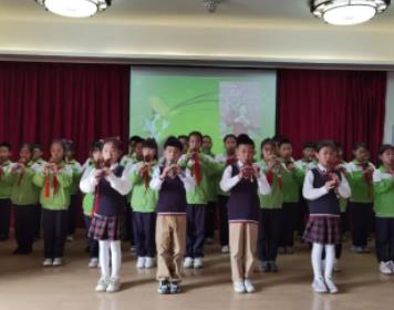 傳承中國文化，童心在樂曲中快樂飛揚(yáng)——華油榮德小學(xué)葫蘆絲大賽