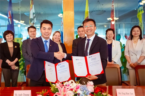 北京中加學(xué)校攜手美國(guó)ACT考試中心打造國(guó)際教育新高地